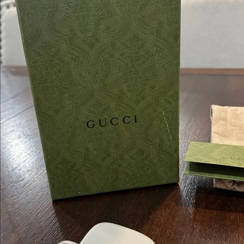 Gucci Women's Ivory Slide Sandals size 38/8 - Picture 15 of 16